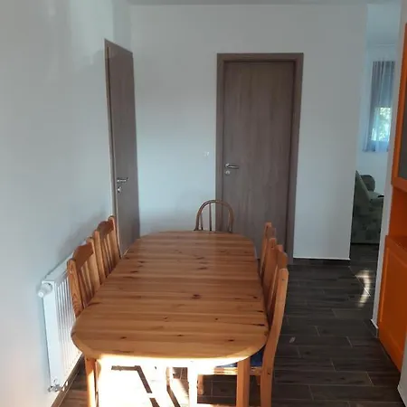Dios Apartman شقة *