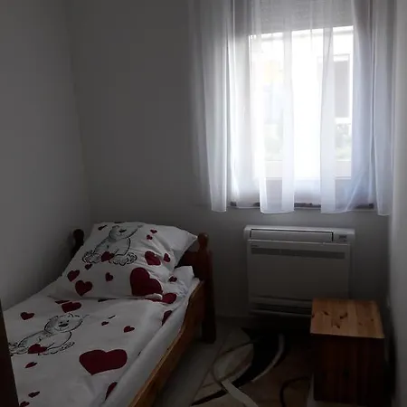 Dios Apartman شقة *